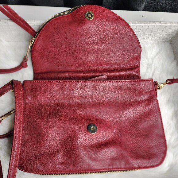 Under One Sky crimson faux leather crossbody hobo bag - Picture 4 of 10